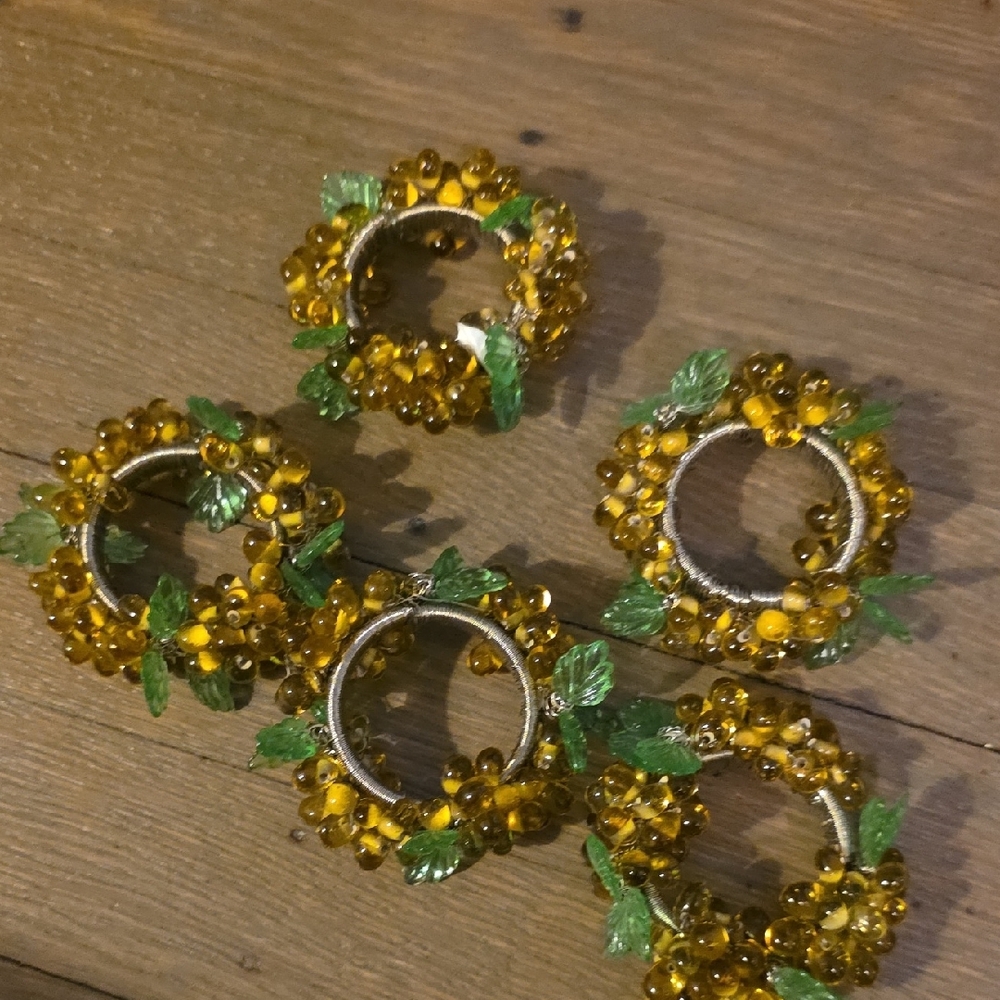 Williams Sonoma Beaded Napkin Rings: Yellow/gold With Green Leaves. Set 5